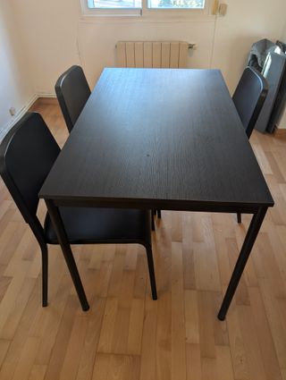 Mesa comedor negra y 4 sillas
