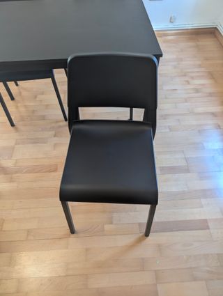 Mesa comedor negra y 4 sillas