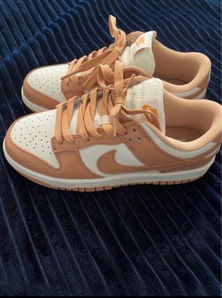 Zapatillas Nike Dunk Low Rosa y Blanco