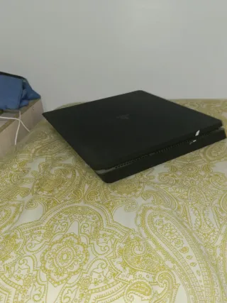 PlayStation 4 Slim Negra