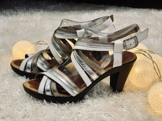 Sandalias tacón tiras doradas y plateadas