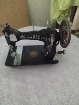 Máquina de coser antigua ANKER