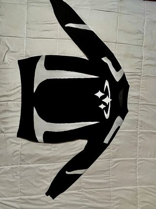 Maglione Y2k nero con dettagli bianchi