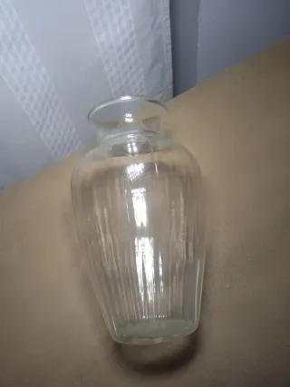 Jarrón de cristal transparente