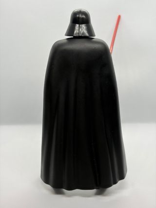 Figura Darth Vader con sable de luz