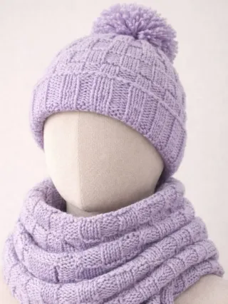 Gorro y bufanda tejidos a mano