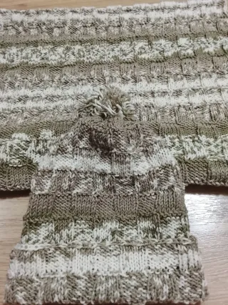 Gorro y bufanda tejidos a mano