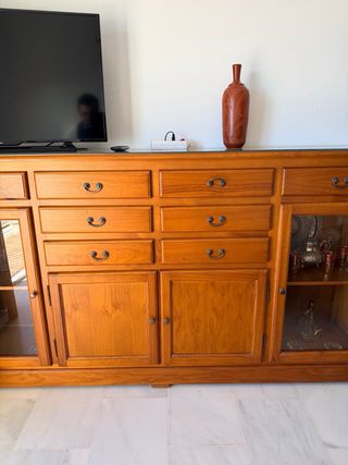 Aparador de salón madera y cristal
