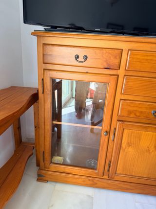 Aparador de salón madera y cristal