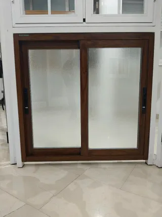 Ventana corredera aluminio imitación madera