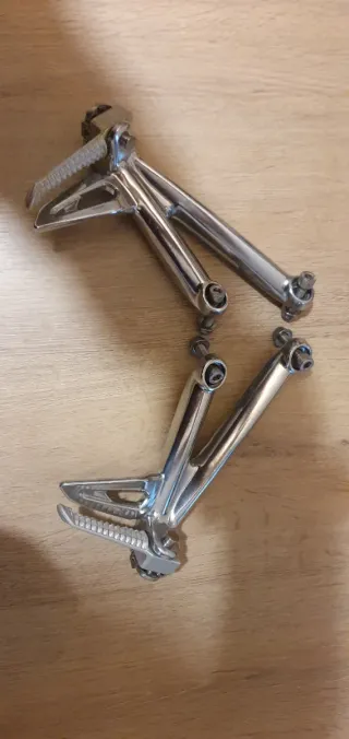 Estriberas traseras Triumph Daytona 675 2012