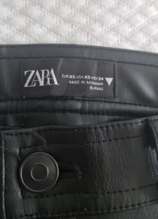 Pantalón mujer negro efecto piel