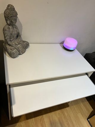 Escritorio blanco y madera