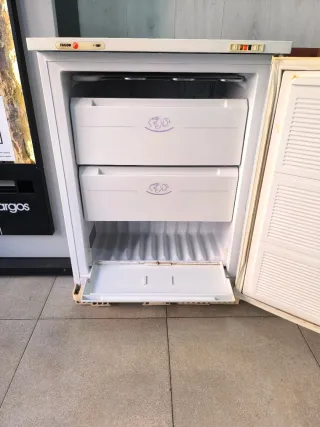 Congelador pequeño blanco