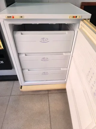 Congelador pequeño blanco