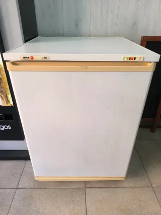 Congelador pequeño blanco