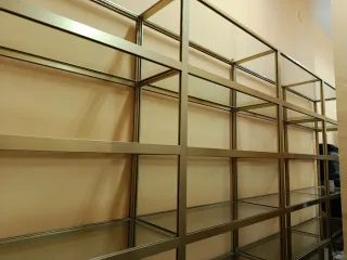 Estantería de cristal y aluminio