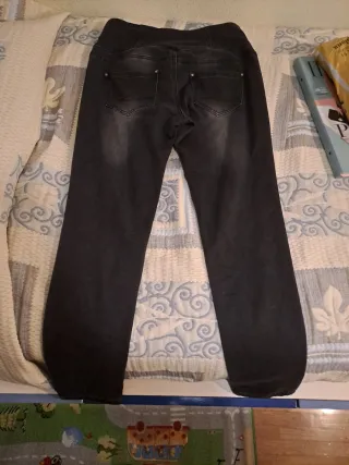 Pantalón vaquero Koroshi gris oscuro bordado