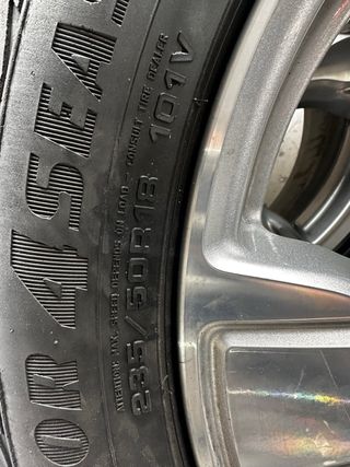 Llantas Ford 18 Pulgadas En perfecto estado.