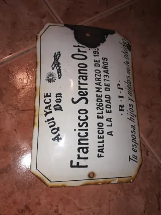 Cartel cementerio Francisco Serrano