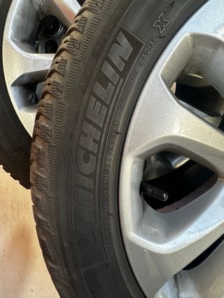 Llantas Ford 17 pulgadas en perfecto estado