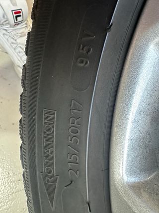 Llantas Ford 17 pulgadas en perfecto estado