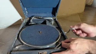 Giradischi a manovella vintage anni '20