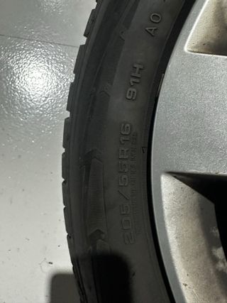 Llantas Audi En perfecto estado con neumaticos