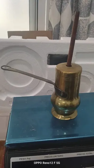 Antigua aguamarina y chocolatera de latón