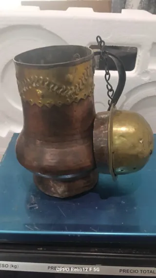 Antigua aguamarina y chocolatera de latón