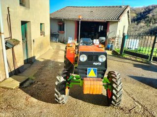 Tractor Agria 8845 DT con desbrozadora