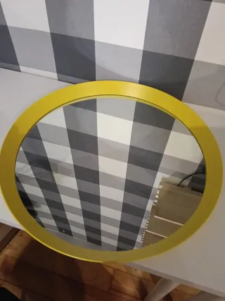 Espejo redondo marco amarillo