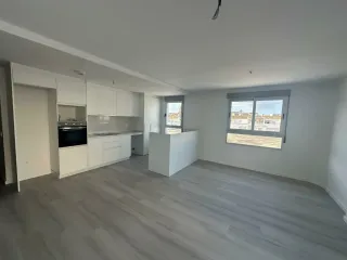 Alquilar piso  esquinero por estrenar . En marzo