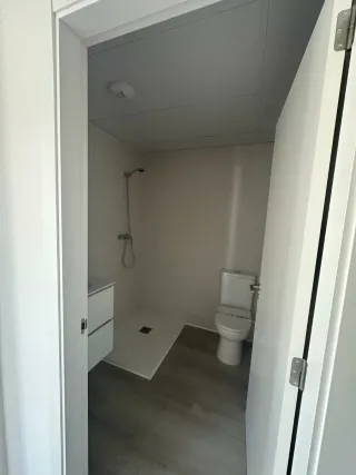 Alquilar piso  esquinero por estrenar . En marzo