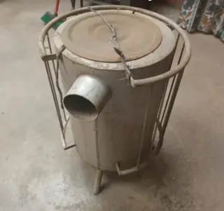 Estufa de leña metálica