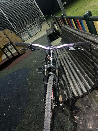 Bicicleta en camino de stunt