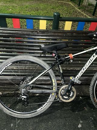 Bicicleta en camino de stunt