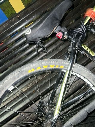 Bicicleta en camino de stunt