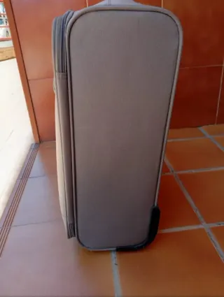 Maleta de viaje gris A la aventura