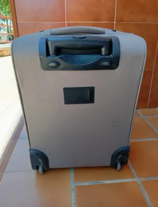 Maleta de viaje gris A la aventura