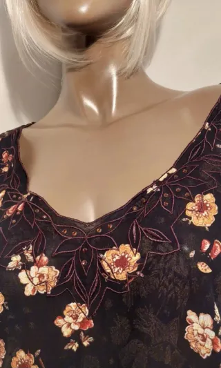 Blusa lunga floreale nera