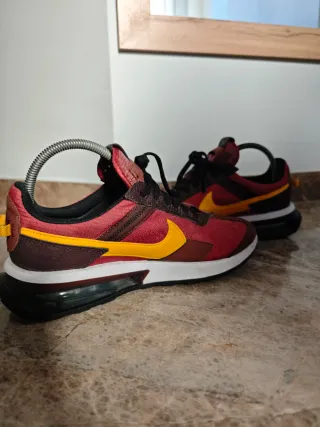 Zapatillas Nike Rojas y Amarillas