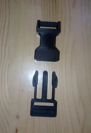 Gancio regolatore per zaini