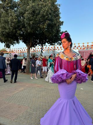 Vestido de flamenca morado y multicolor