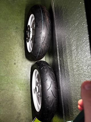 Llantas y neumáticos Pitbike de 12”.