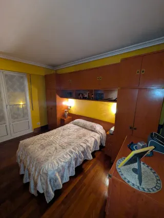 Muebles y cama habitación
