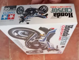Maqueta Tamiya Honda CB750F Custom Tuned