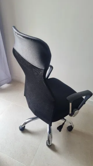 Silla oficina BILLUM con pequeñas marcas traseras