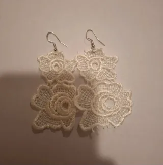 Orecchini uncinetto a forma di rosa