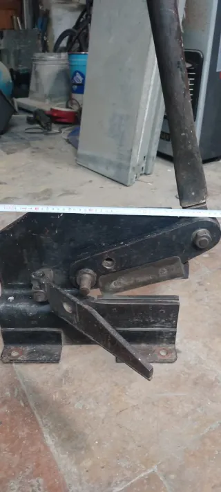 Cizalla de chapa con pie